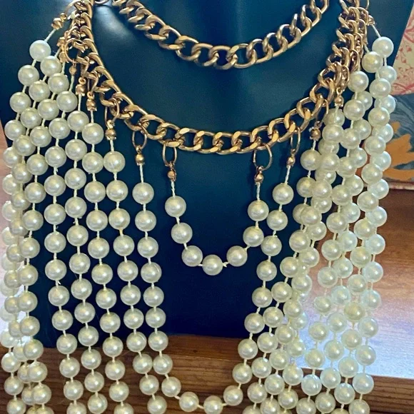 White Faux Pearl w/Gold Tone Statement Bib or Draped Multi-Strand necklace. - Picture 9 of 9